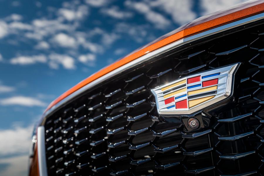 Логотип Cadillac XT4 Sport 2018 года  (NA) (фото 43 из 61)